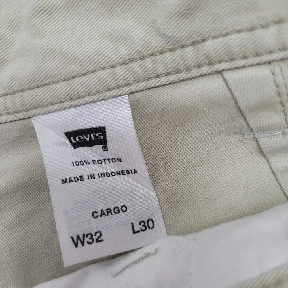 Vintage Levi's loose cargo pants baggy y2k tan khaki utility 32x30